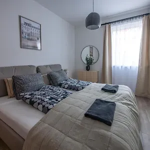 https://apt-lovag-utca-12.inbudapesthotels.com